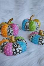 Load image into Gallery viewer, Prism Pumpkins