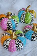 Load image into Gallery viewer, Prism Pumpkins