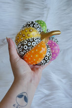 Load image into Gallery viewer, Prism Pumpkins