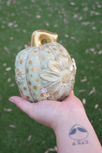 Load image into Gallery viewer, Primitive Pumpkin