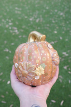 Load image into Gallery viewer, Primitive Pumpkin