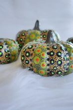 Load image into Gallery viewer, Goldie Lime Pumpkin