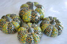 Load image into Gallery viewer, Goldie Lime Pumpkin