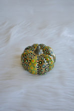 Load image into Gallery viewer, Goldie Lime Pumpkin