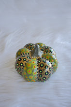 Load image into Gallery viewer, Goldie Lime Pumpkin
